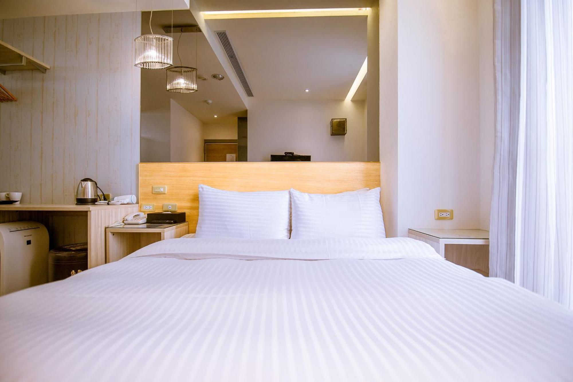 Check Inn Express Taichung Fuxing Hall 2 Bagian luar foto