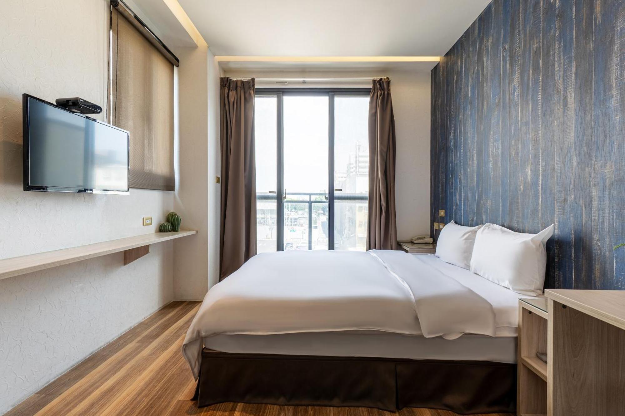 Check Inn Express Taichung Fuxing Hall 2 Bagian luar foto