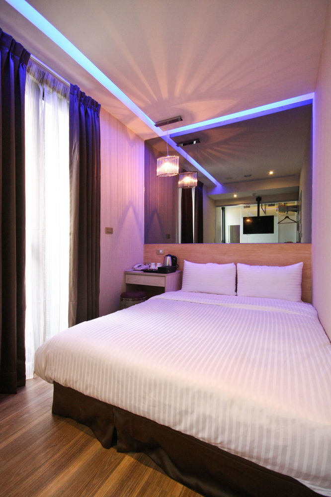 Check Inn Express Taichung Fuxing Hall 2 Bagian luar foto